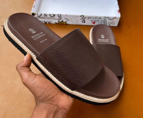 SANDLE Z KIUME